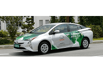トヨタ、植物由来の燃料が使える世界初の「フレックス燃料ハイブリッド車」を公開の写真