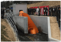 国産では初となる「らせん水車」が始動、日本工営が自社開発・製造の写真